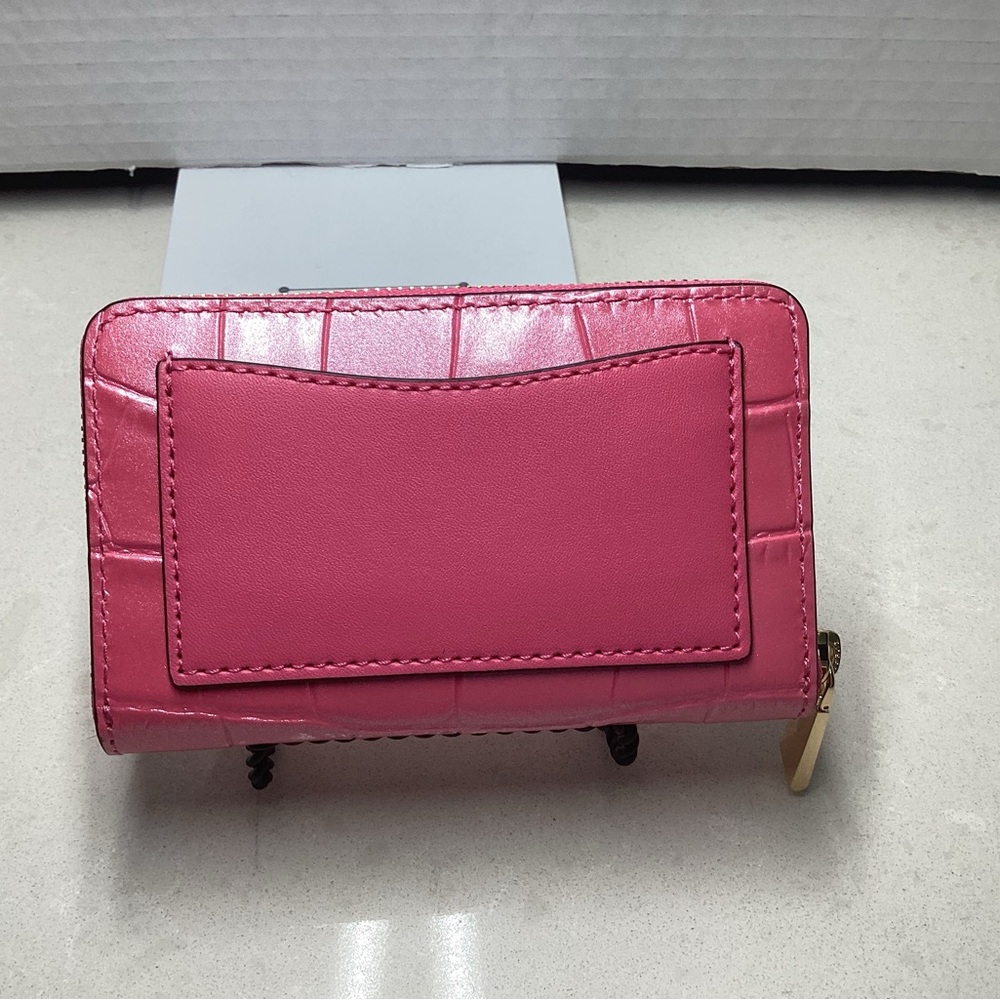 Michael Kors Wallet NWOT in a Pretty Pink - Picture 3 of 9